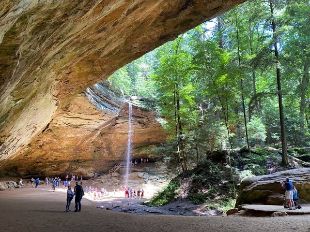 The 4 Best Road Trips Under 2 Hours From Columbus, OH (And What to Drive)